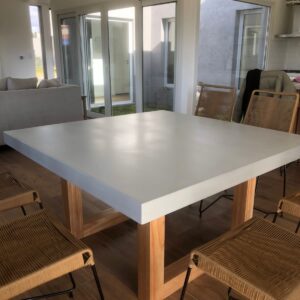 Mesa Cuadrada - Base de Madera